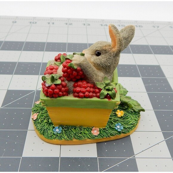 Charming Tails Bunny Figure The Berry Best Rabbit Berries 87/391 Fitz & Floyd - Picture 3 of 9